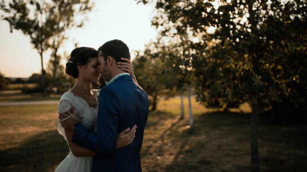 Séance couple au coucher du soleil. 