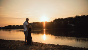 Engagement en Touraine, sunset time 