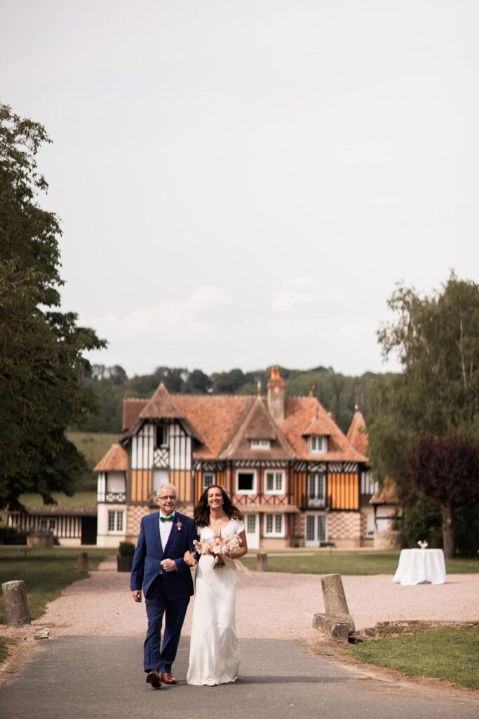 Mariage au manoir de sens, Cérémonie laïque