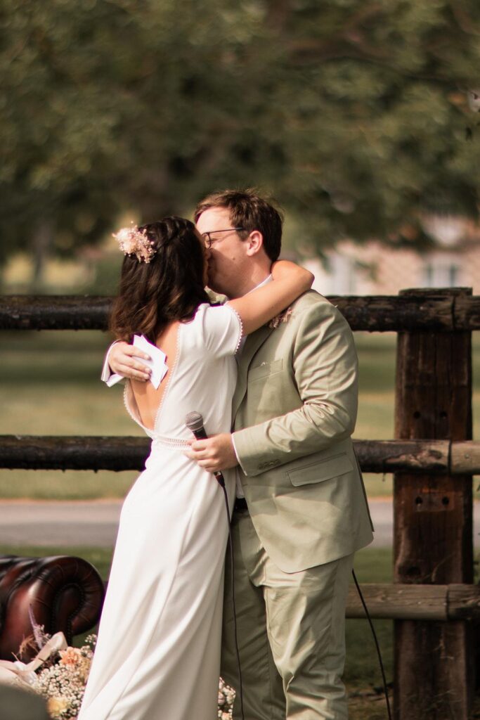 Mariage au manoir de sens, Cérémonie laïque