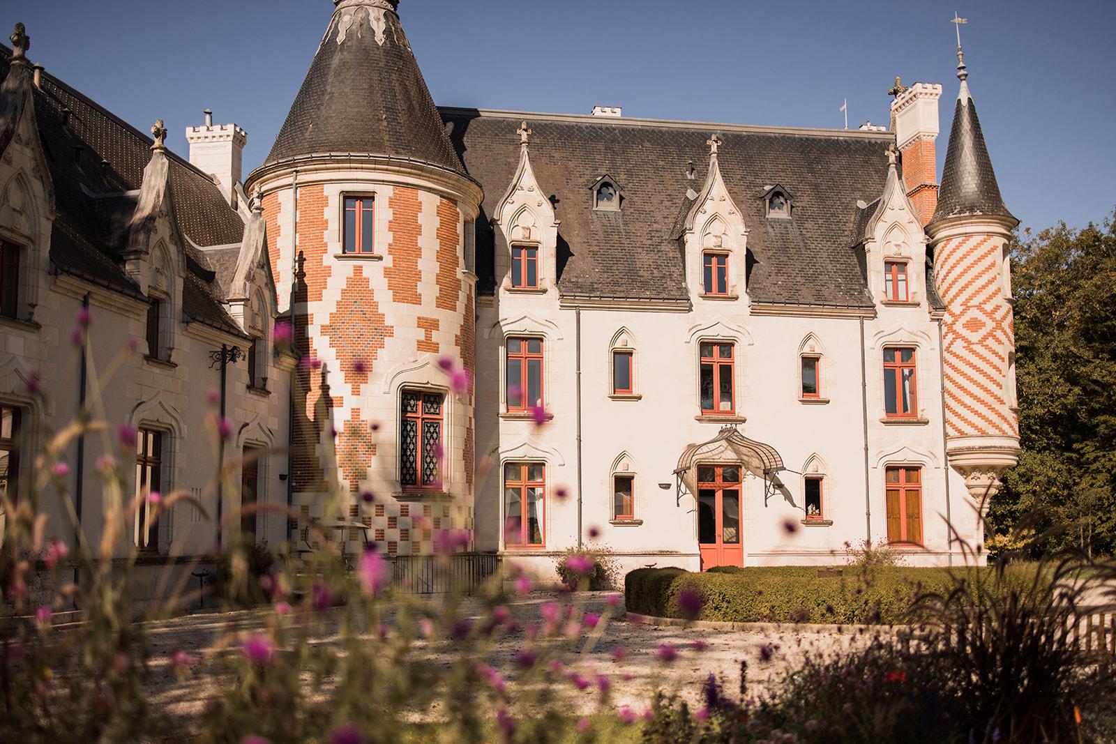 un mariage émouvant et bohème au chateau de St Cyr du Gault