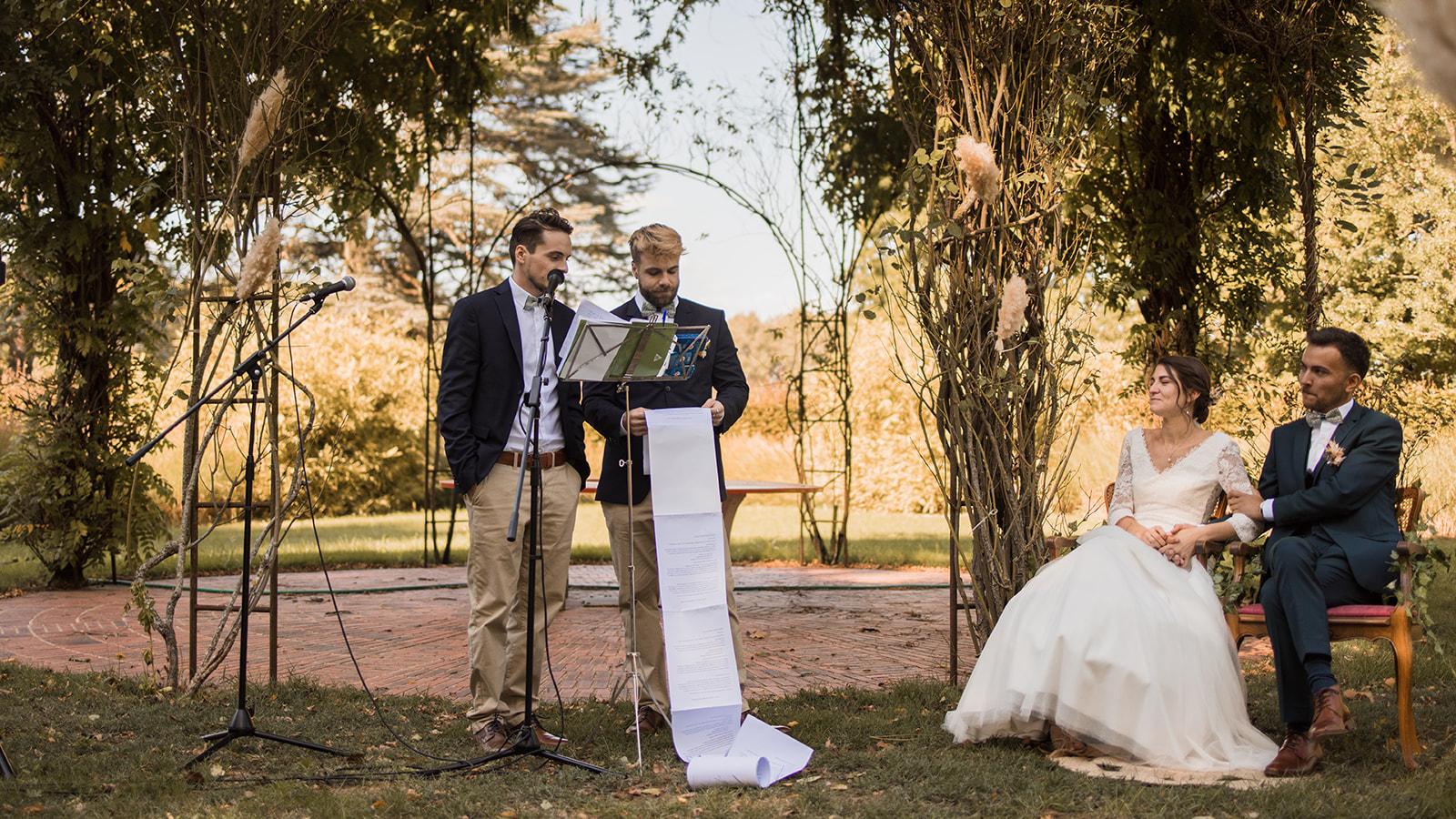 un mariage émouvant et bohème au chateau de St Cyr du Gault