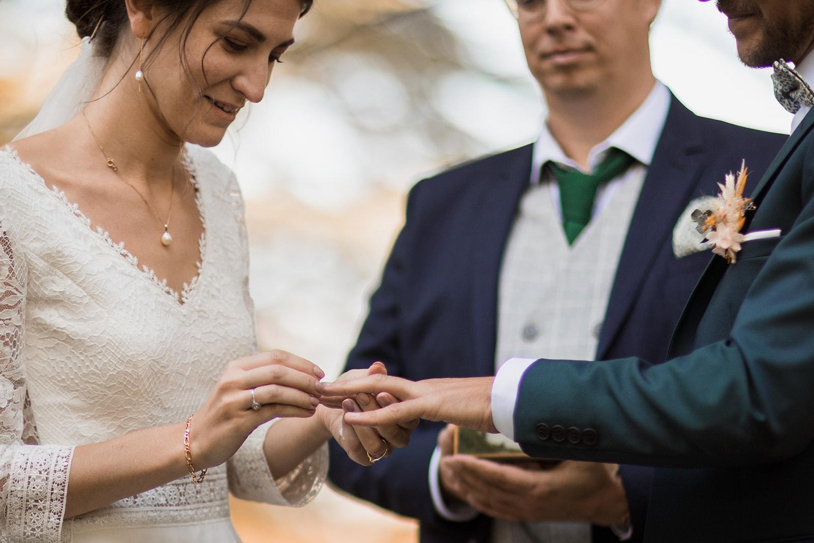 un mariage émouvant et bohème au chateau de St Cyr du Gault