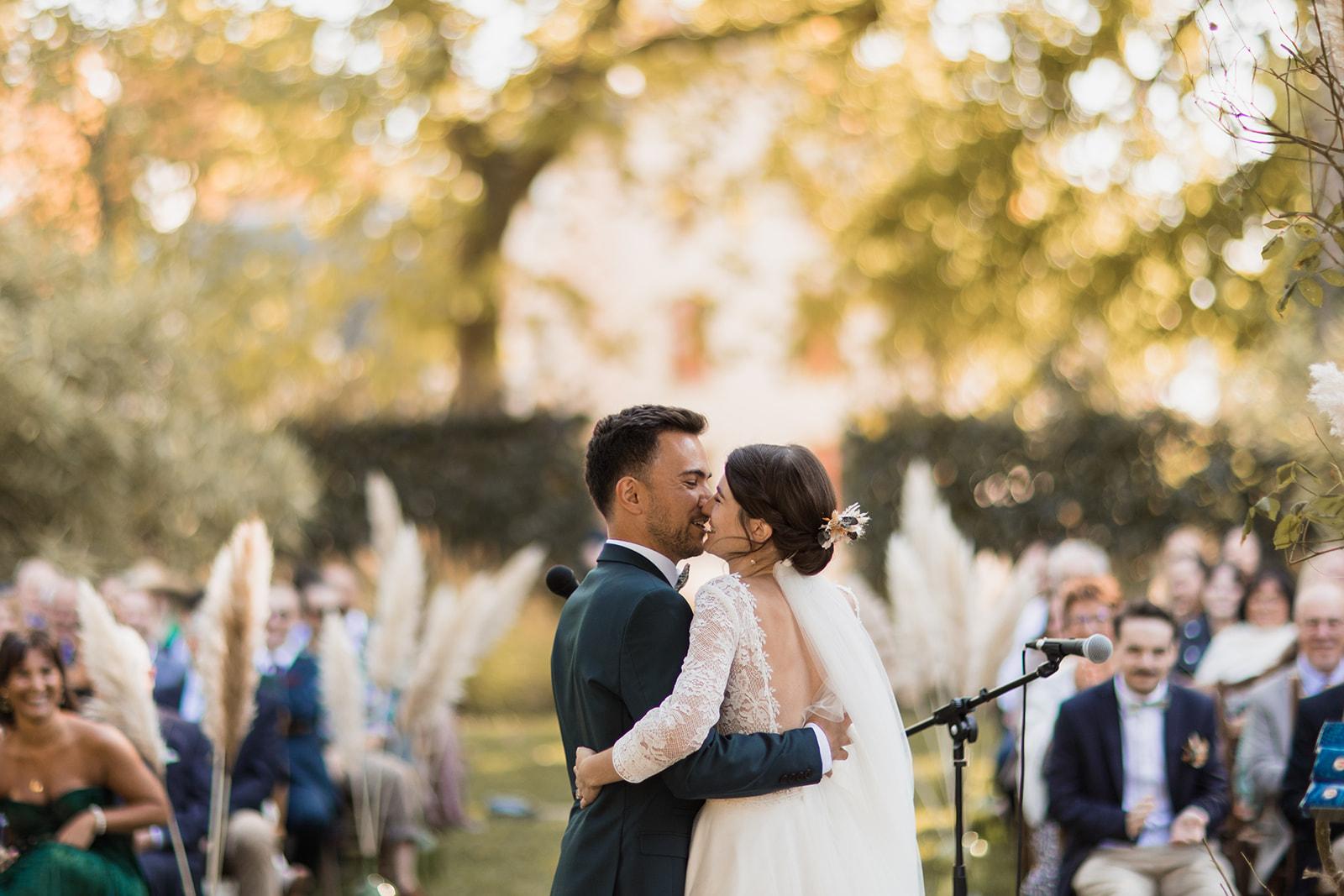 un mariage émouvant et bohème au chateau de St Cyr du Gault