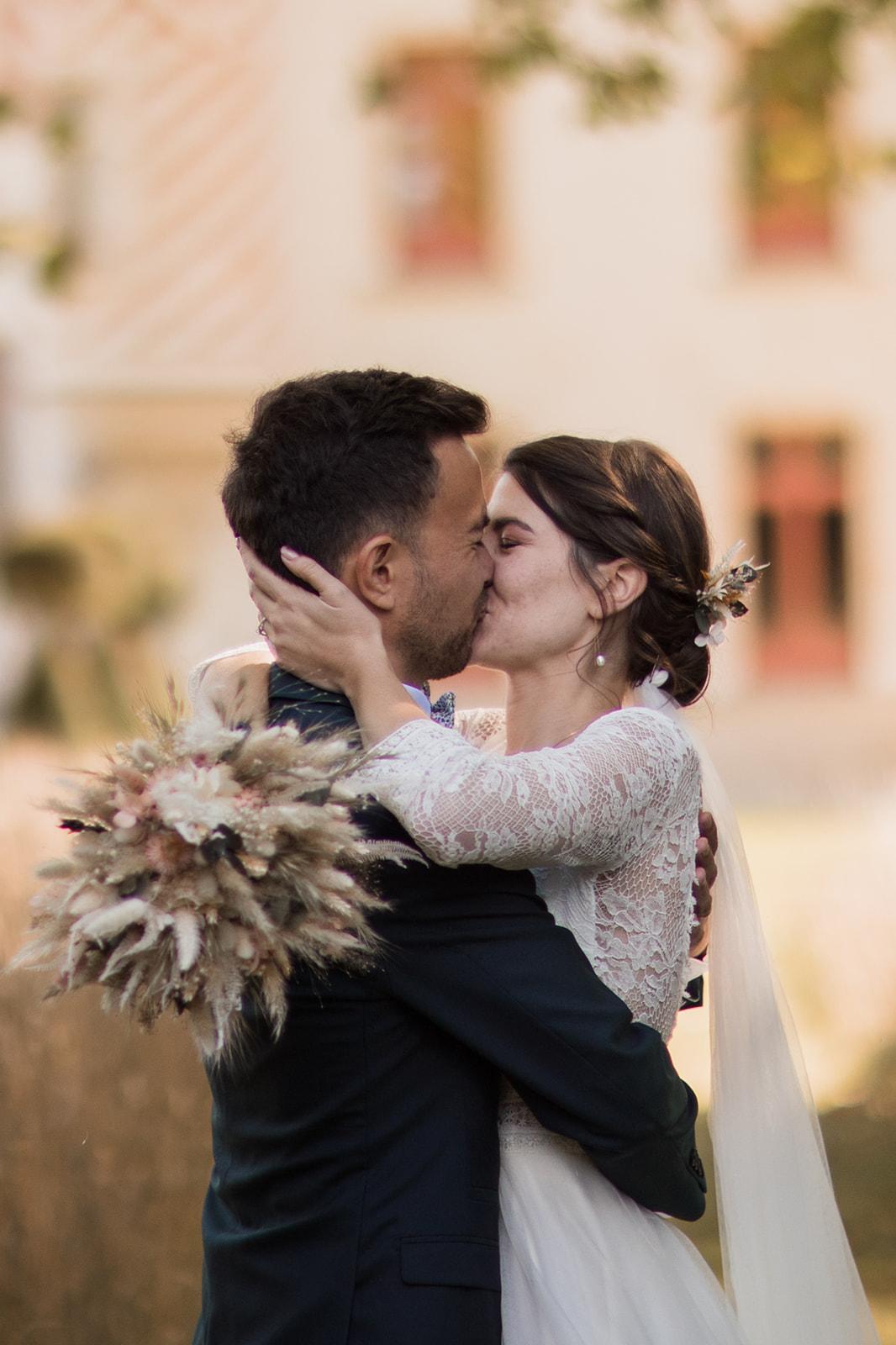 un mariage émouvant et bohème au chateau de St Cyr du Gault