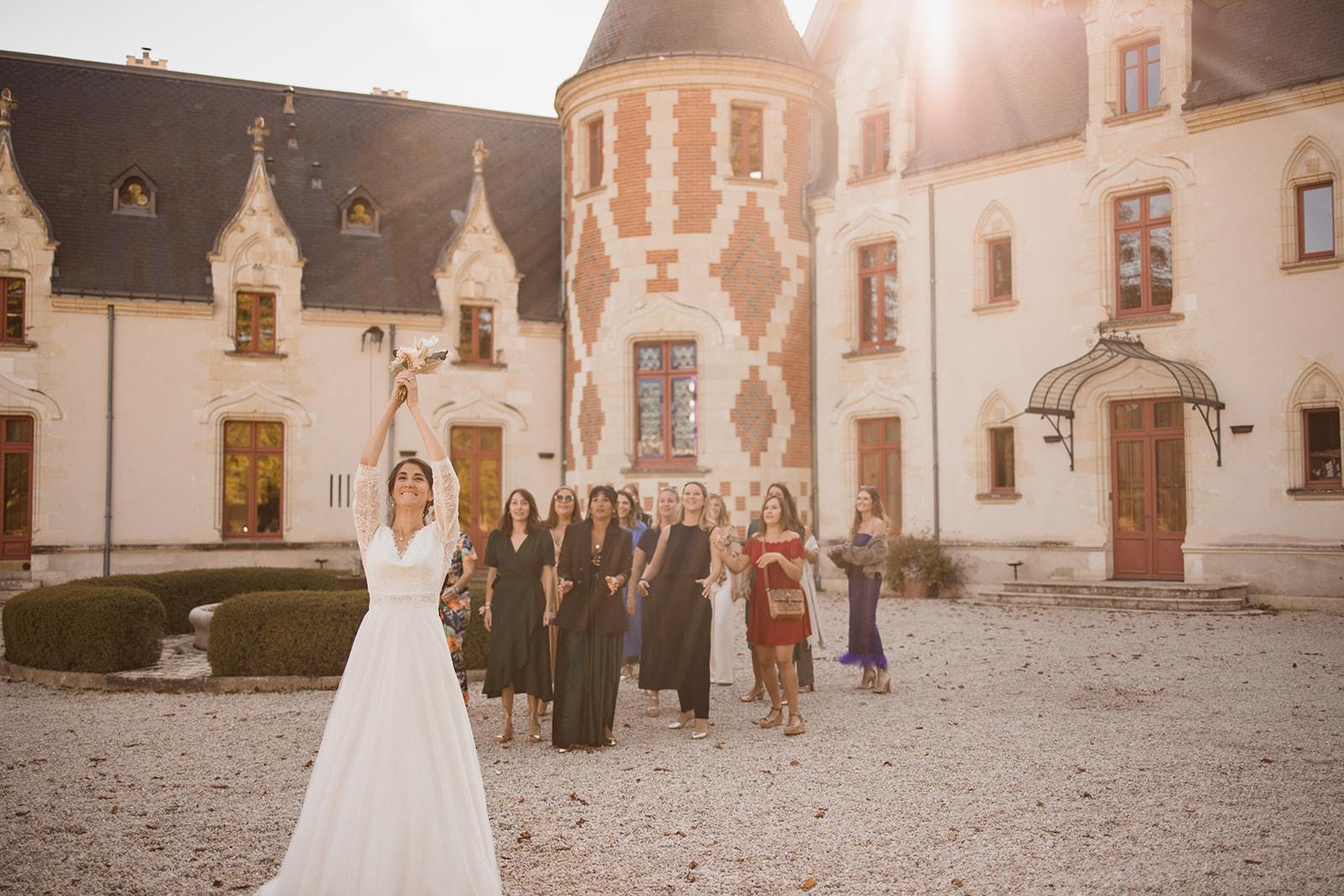 un mariage émouvant et bohème au chateau de St Cyr du Gault