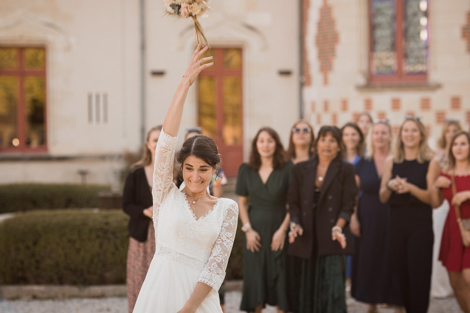 un mariage émouvant et bohème au chateau de St Cyr du Gault