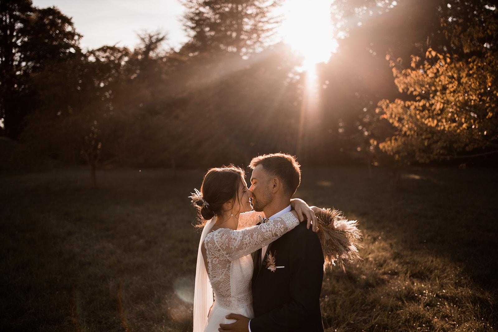 un mariage émouvant et bohème au chateau de St Cyr du Gault